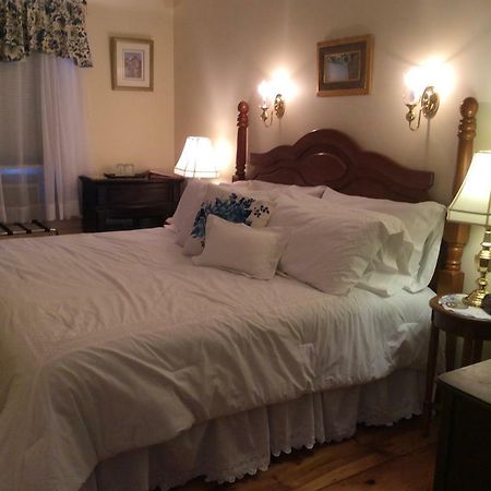 The Red Hook Country Inn, An "Old Rhinebeck" Bed & Breakfast 外观 照片