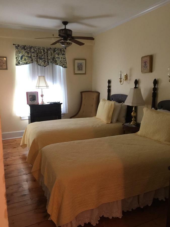 The Red Hook Country Inn, An "Old Rhinebeck" Bed & Breakfast 外观 照片