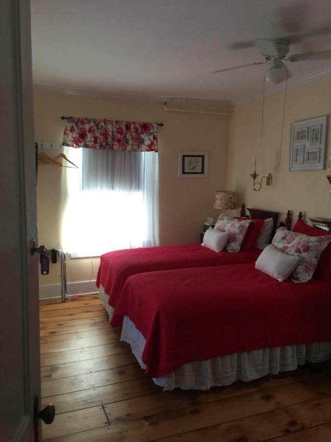 The Red Hook Country Inn, An "Old Rhinebeck" Bed & Breakfast 外观 照片