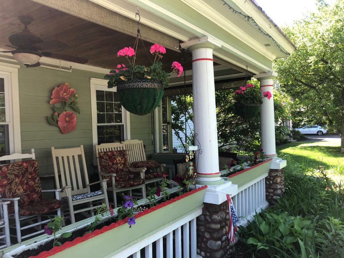 The Red Hook Country Inn, An "Old Rhinebeck" Bed & Breakfast 外观 照片